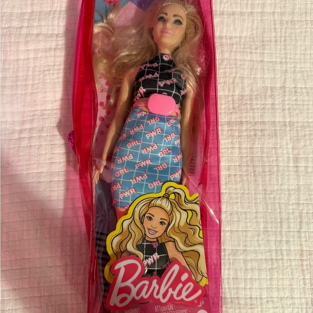 Barbie Fashionistas 202 Curvy Girl Power Outfit HJT01 Mattel Blonde Hair Zip Bag